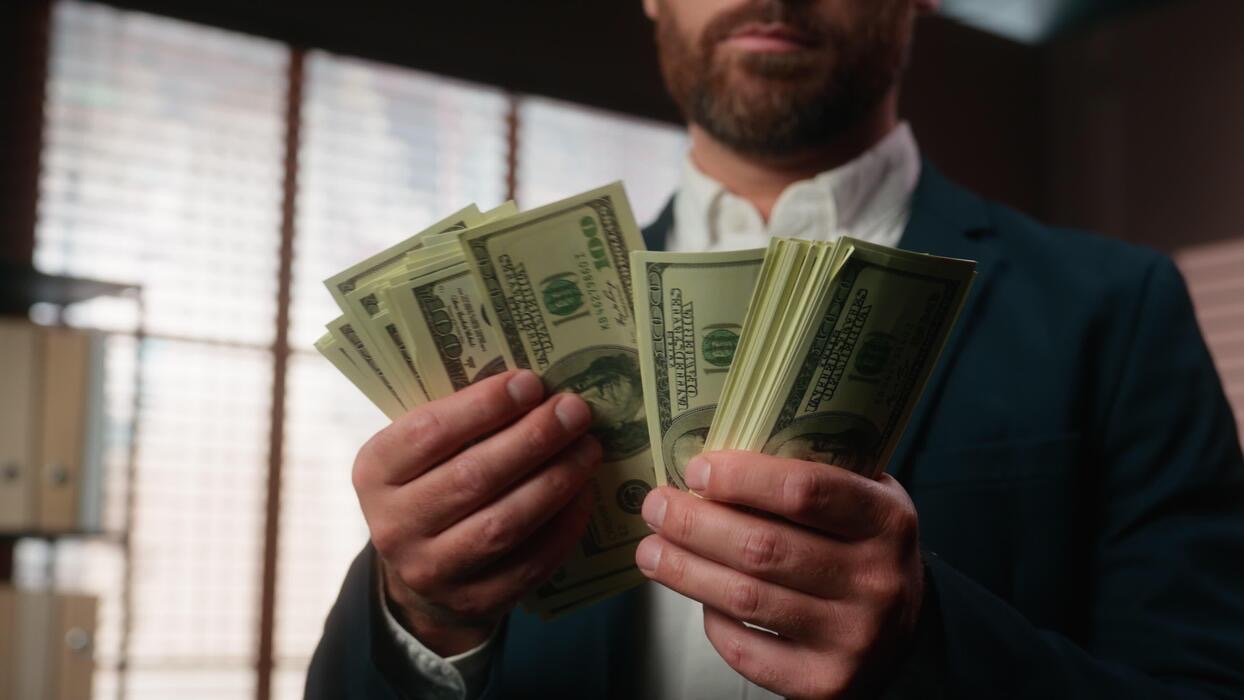 Merchant counting cash payouts